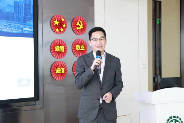 余裕武律师作主题分享.JPG