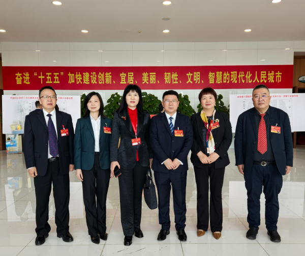 参会的部分律师行业人大代表、政协委员.png